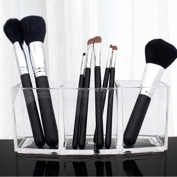 🎁HOLIDAY SALE🎁Toiletry holder - Picture 2 of 4